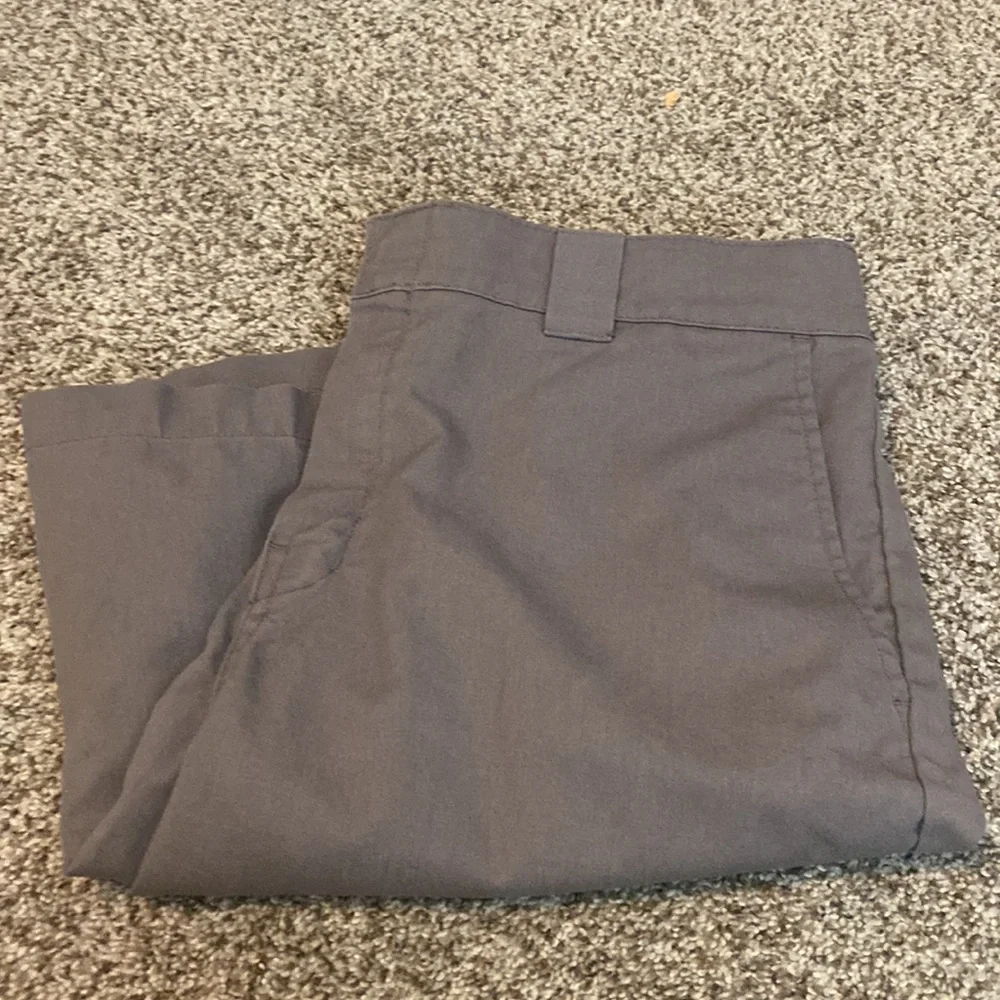 Dickies Relaxed Fit Grey Shorts Sz 34 - Picture 3 of 4